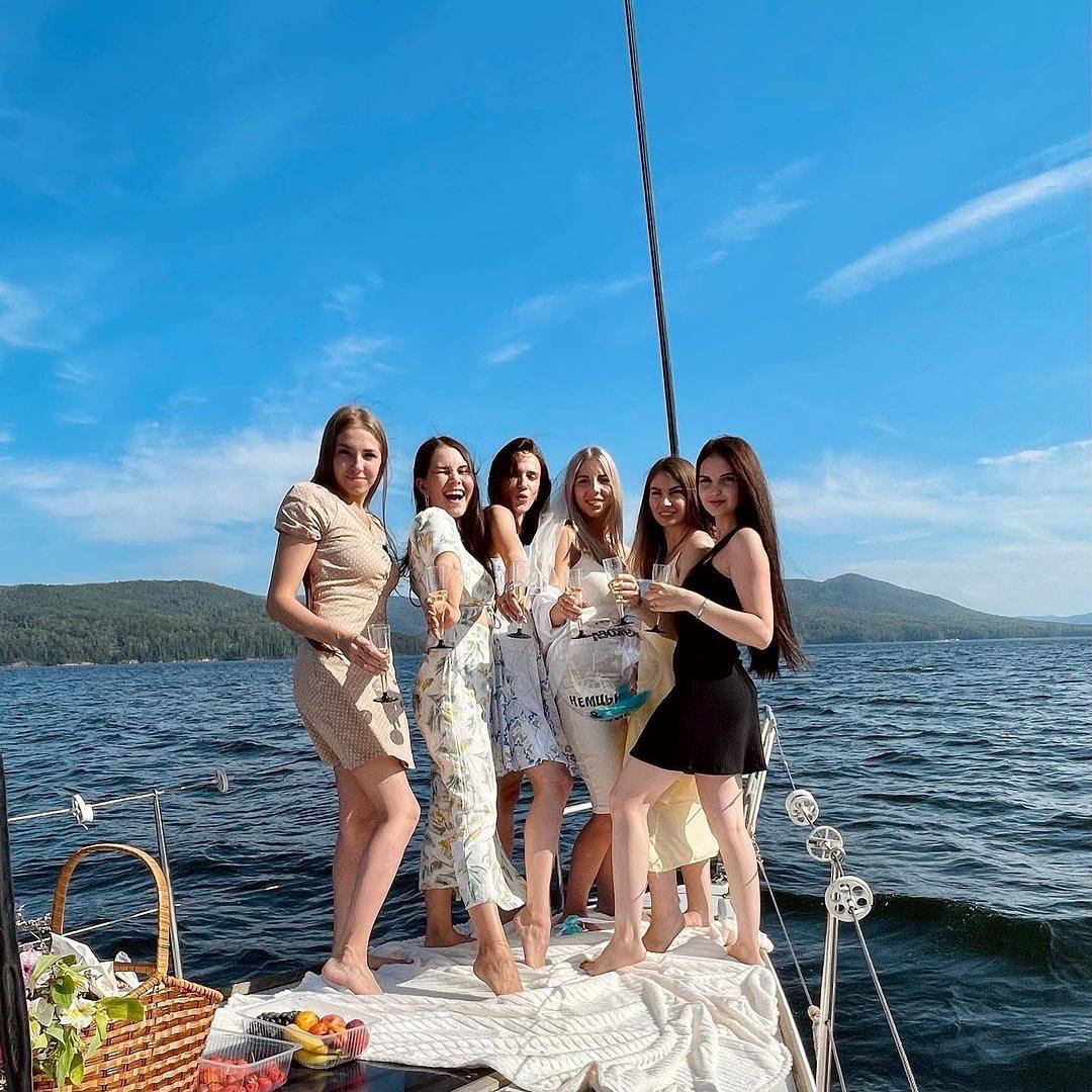 «Глория» на воде